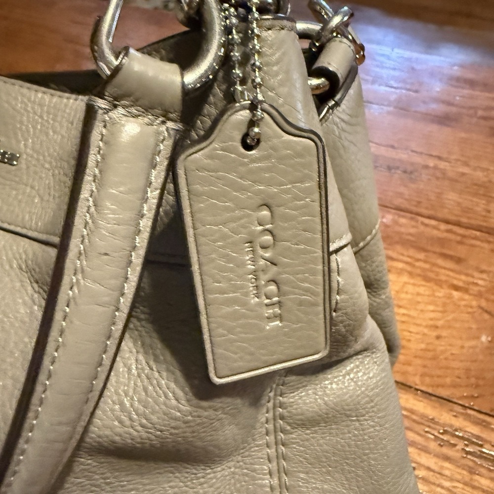 Coach Lexy F27593 Fog Taupe Pebbled Leather Shoulder Bag MSRP $395 - Picture 4 of 10